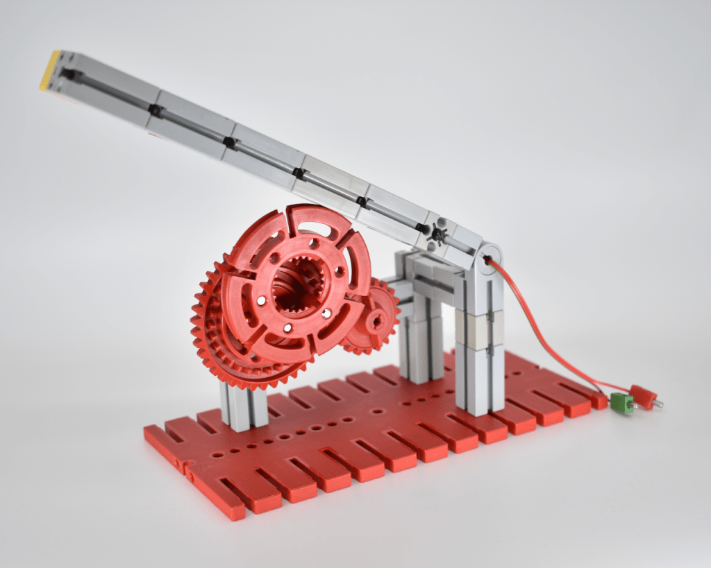 Back view of first model from fischertechnik EM1