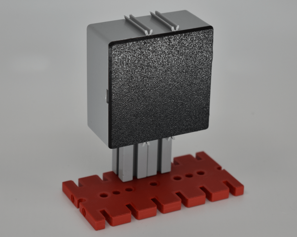 Black 3D printed lid pree fit into fischertechnik cassette bottom.